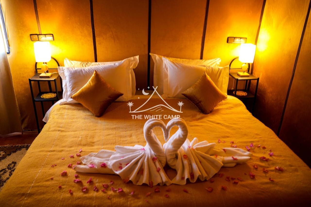 The White Camp - Your Merzouga Luxury Desert Camp & Erg Chebbi Dunes Camel Riding Luaran gambar