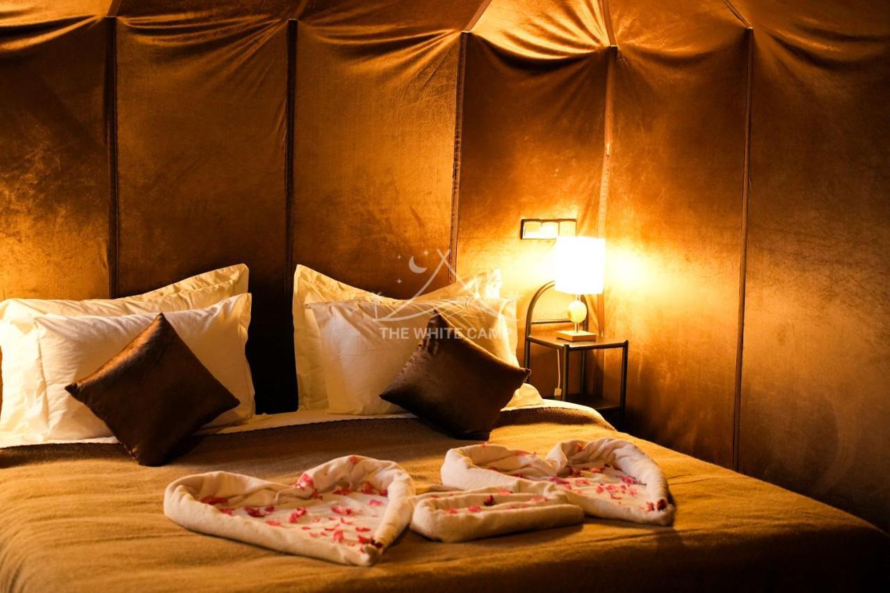 The White Camp - Your Merzouga Luxury Desert Camp & Erg Chebbi Dunes Camel Riding Luaran gambar