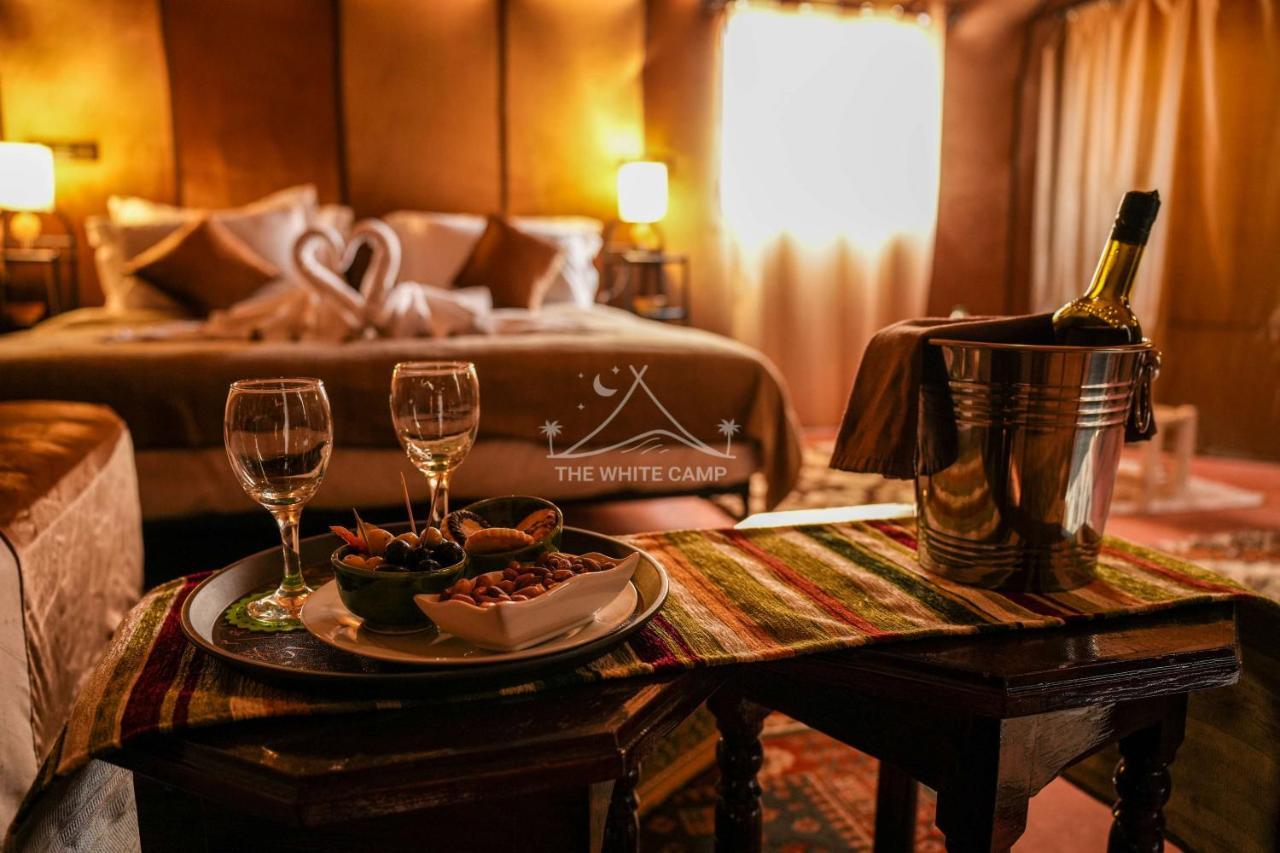 The White Camp - Your Merzouga Luxury Desert Camp & Erg Chebbi Dunes Camel Riding Luaran gambar