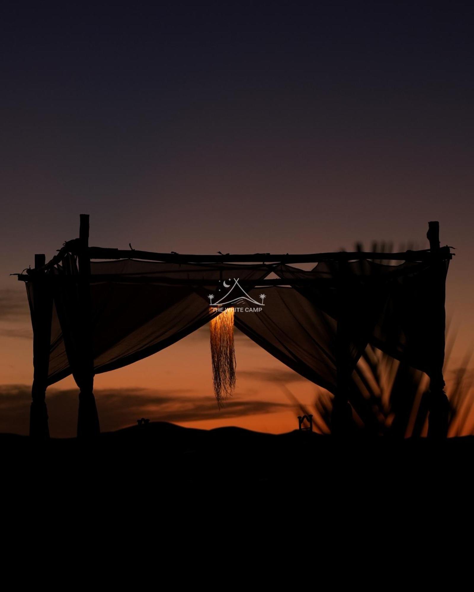 The White Camp - Your Merzouga Luxury Desert Camp & Erg Chebbi Dunes Camel Riding Luaran gambar