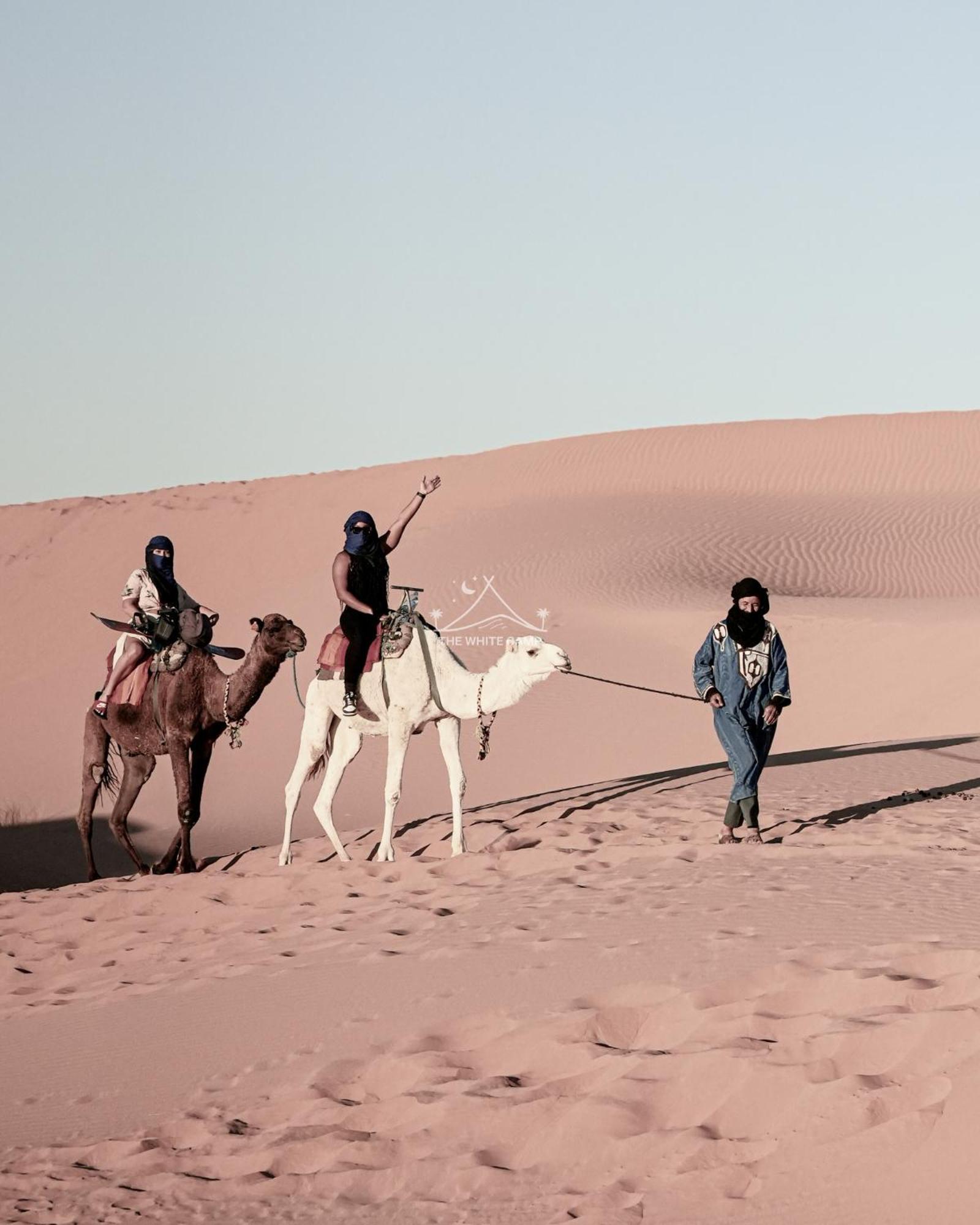 The White Camp - Your Merzouga Luxury Desert Camp & Erg Chebbi Dunes Camel Riding Luaran gambar