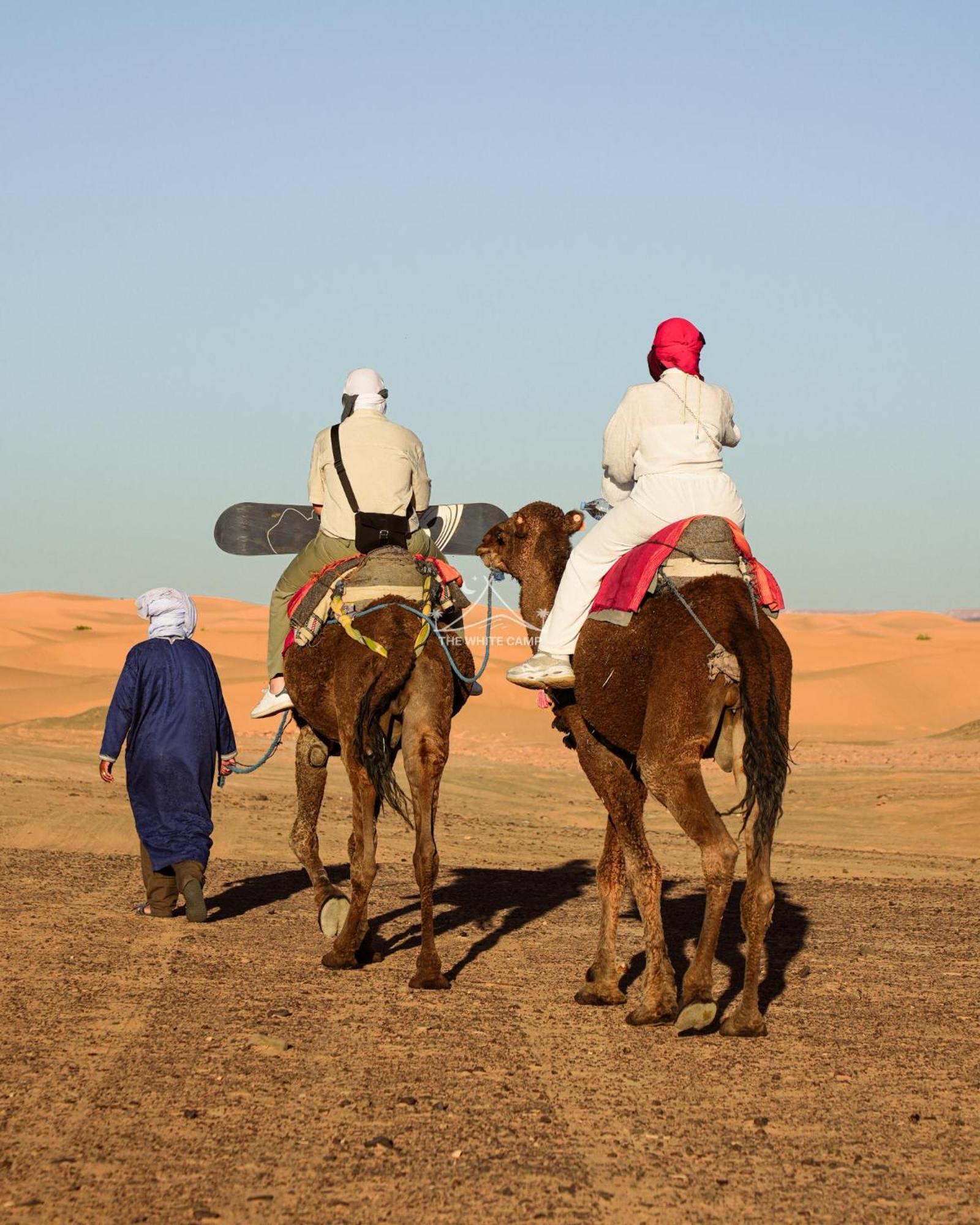 The White Camp - Your Merzouga Luxury Desert Camp & Erg Chebbi Dunes Camel Riding Luaran gambar