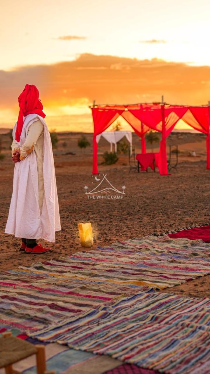 The White Camp - Your Merzouga Luxury Desert Camp & Erg Chebbi Dunes Camel Riding Luaran gambar