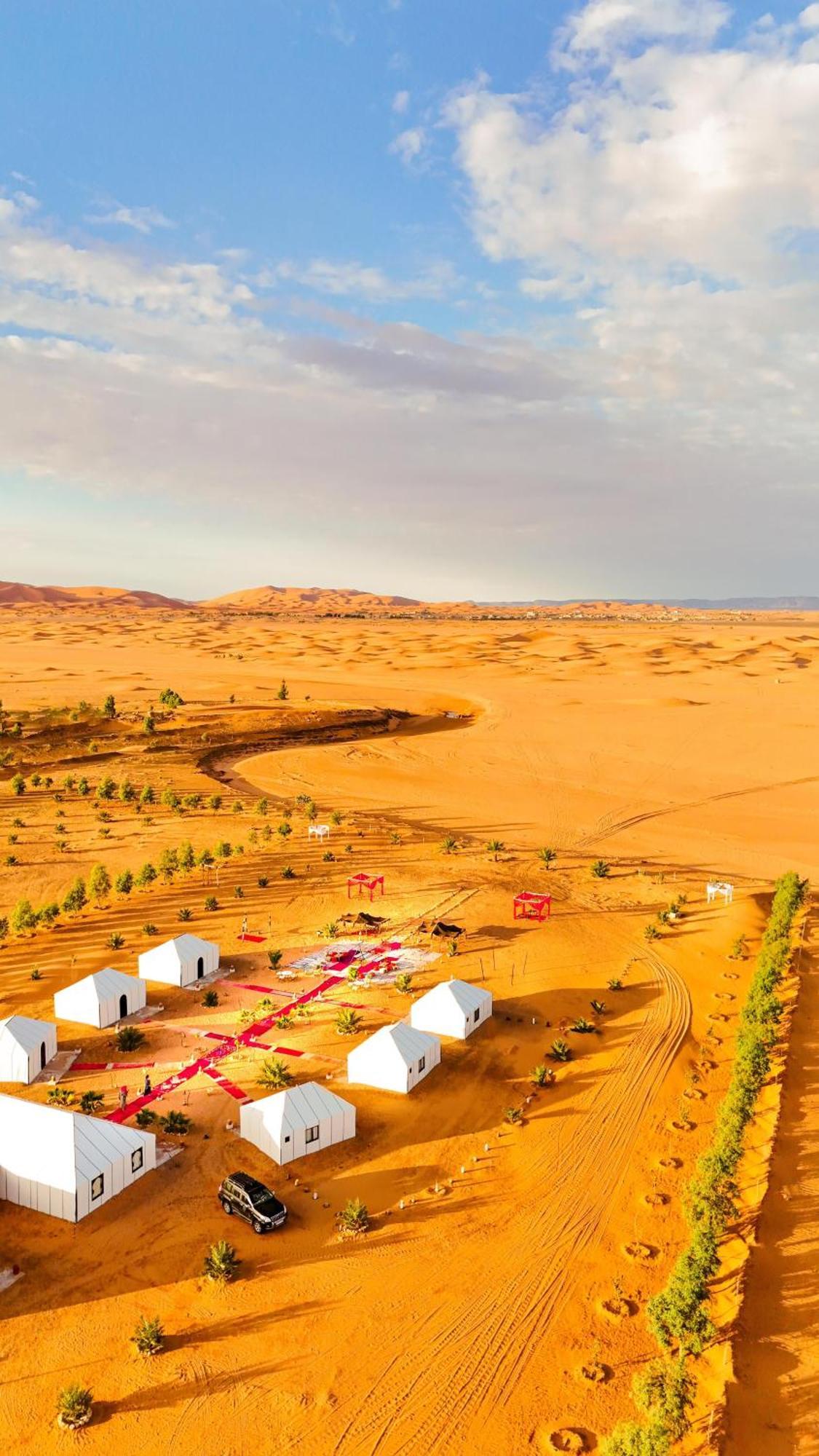 The White Camp - Your Merzouga Luxury Desert Camp & Erg Chebbi Dunes Camel Riding Luaran gambar